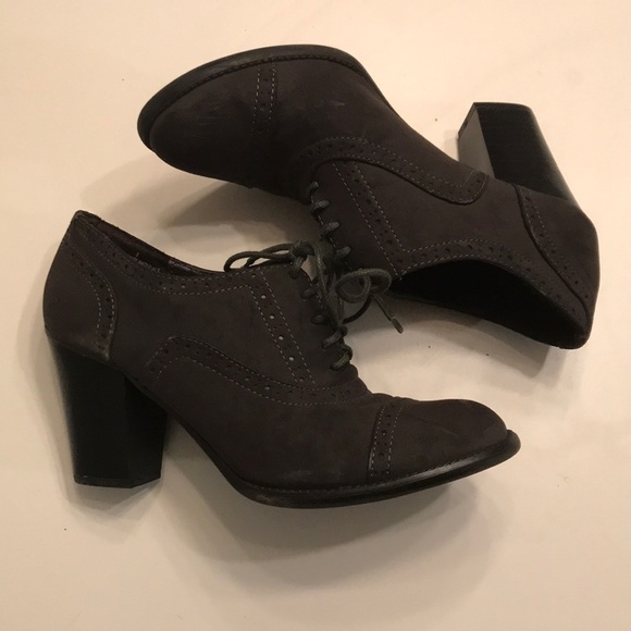 Grey , 2” heels, cute shoes - Picture 3 of 5